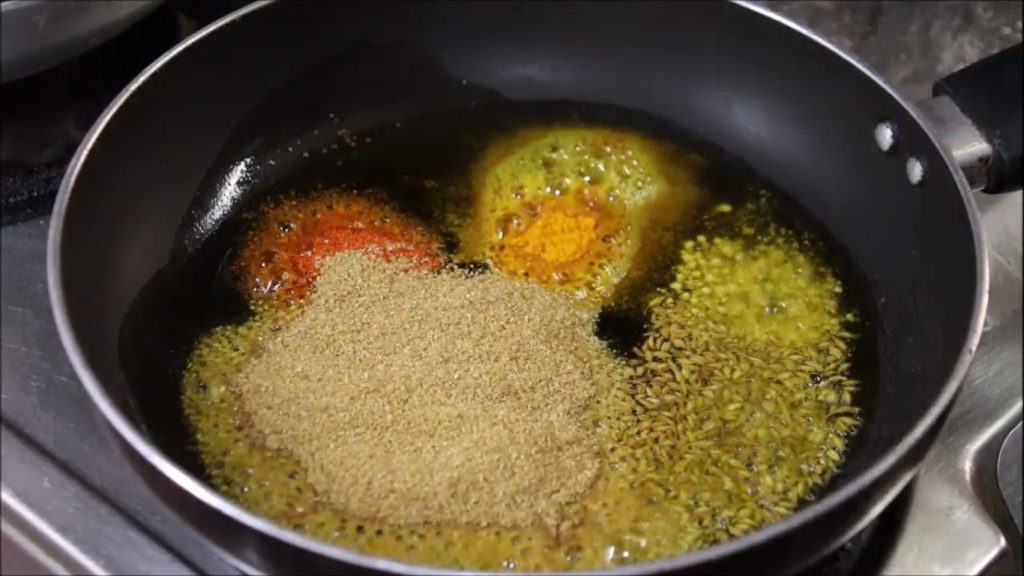 aloo shimla mirch ki sabji kaise banate hai