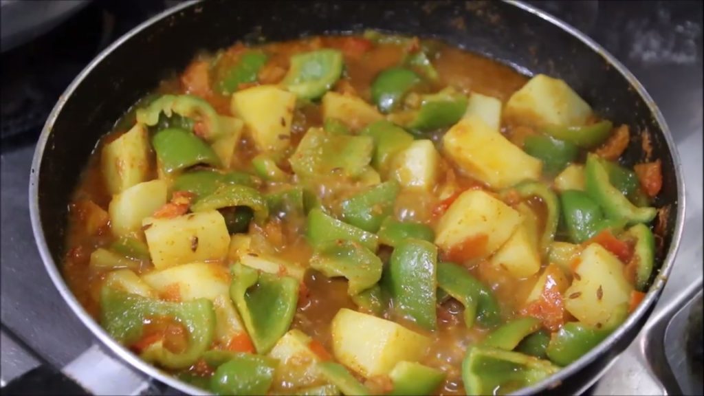 aloo aur shimla mirch ki sabji ki recipe